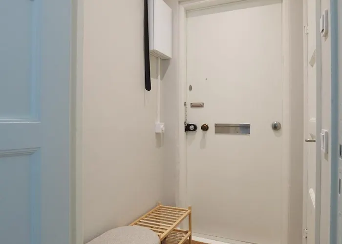 アパート Remontoitu Yksioe Laehellae Helsingin Keskustaa ヘルシンキ