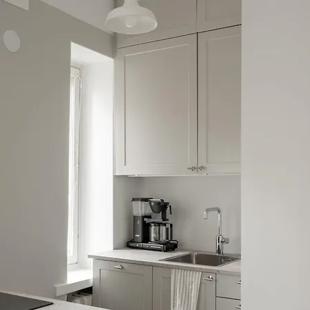 Remontoitu Yksioe Laehellae Helsingin Keskustaa