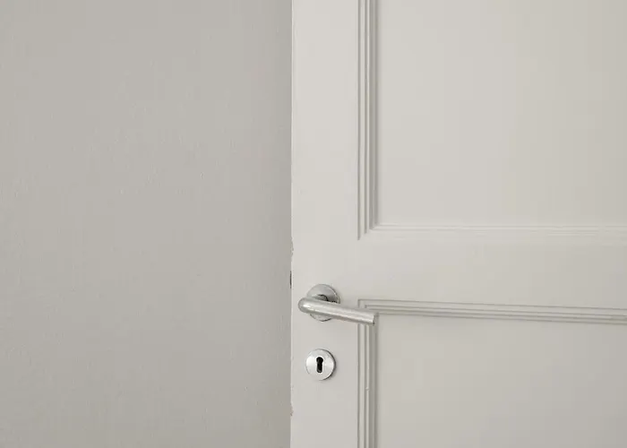 Remontoitu Yksioe Laehellae Helsingin Keskustaa Lägenhet Helsingfors