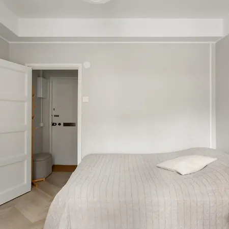 Remontoitu Yksioe Laehellae Helsingin Keskustaa