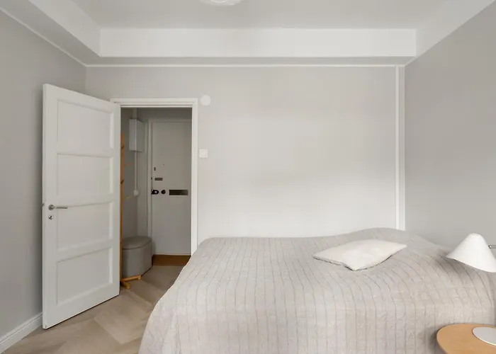 Remontoitu Yksioe Laehellae Helsingin Keskustaa